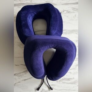 2 CabeauTravel Neck Pillows